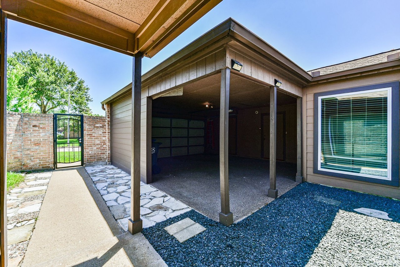 16927 Amidon Dr - Photo 6 of 30