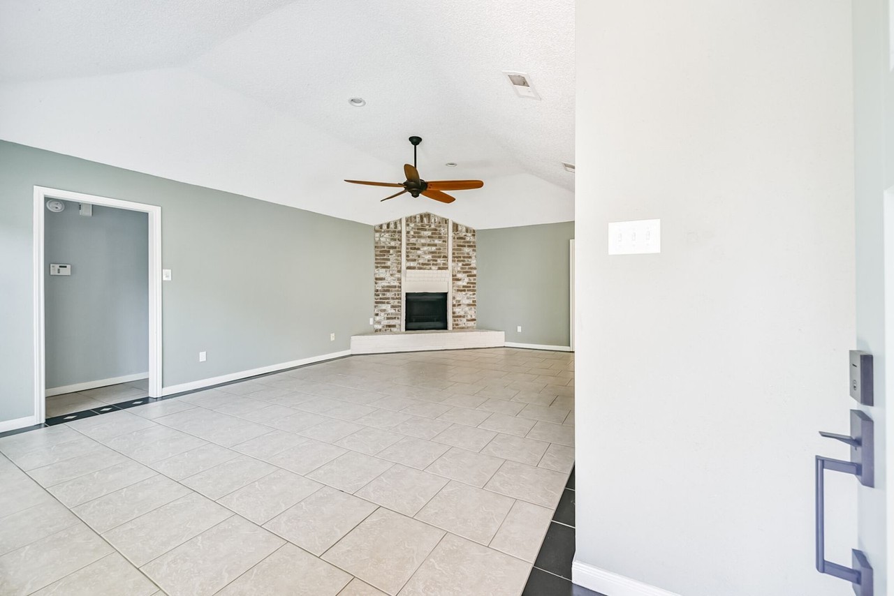 16927 Amidon Dr - Photo 7 of 30