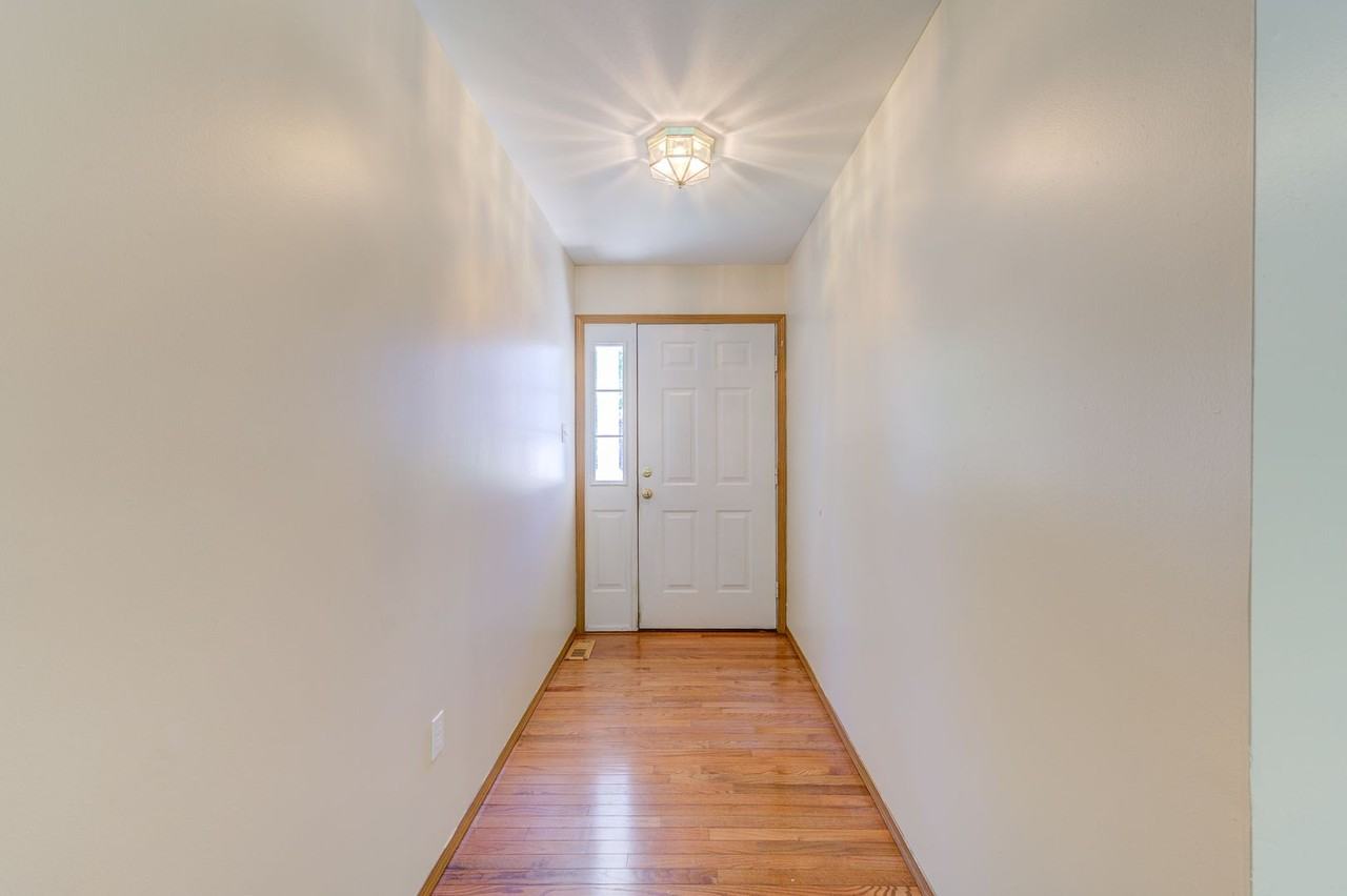 650 Top Notch Ln - Photo 5 of 32