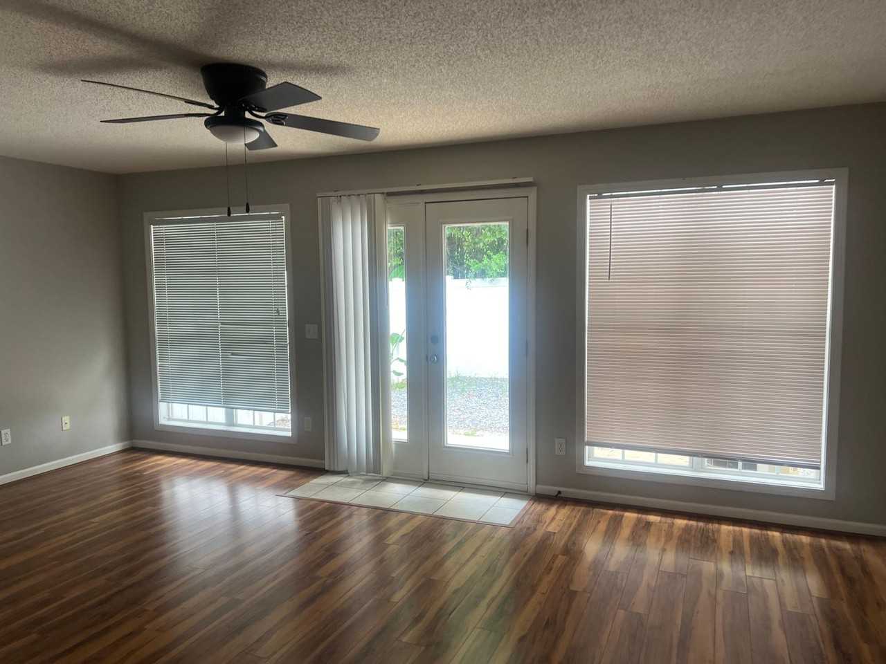 102 S Springview Dr - Photo 3 of 17