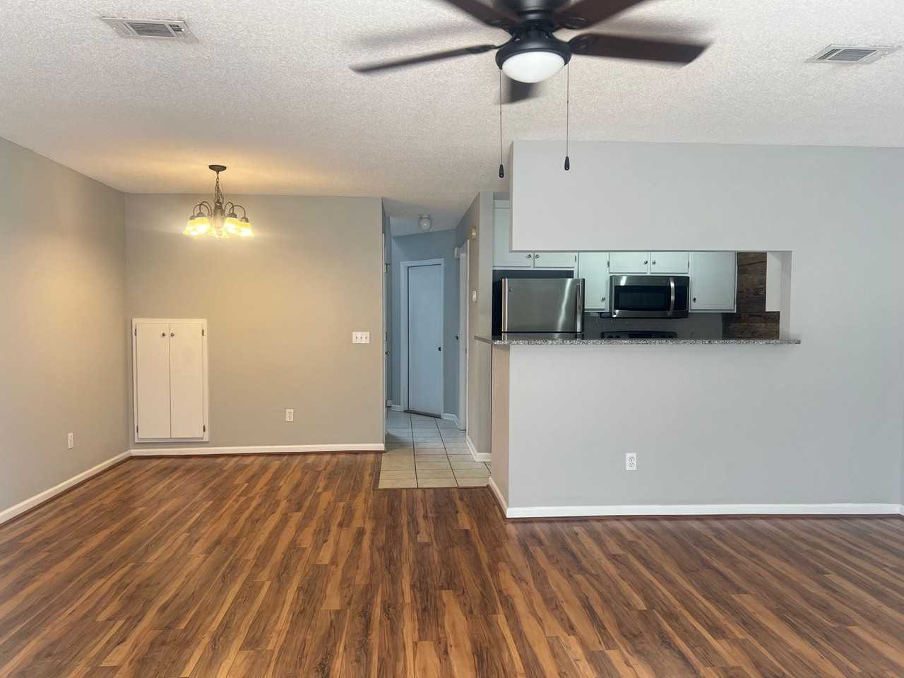 102 S Springview Dr - Photo 4 of 17