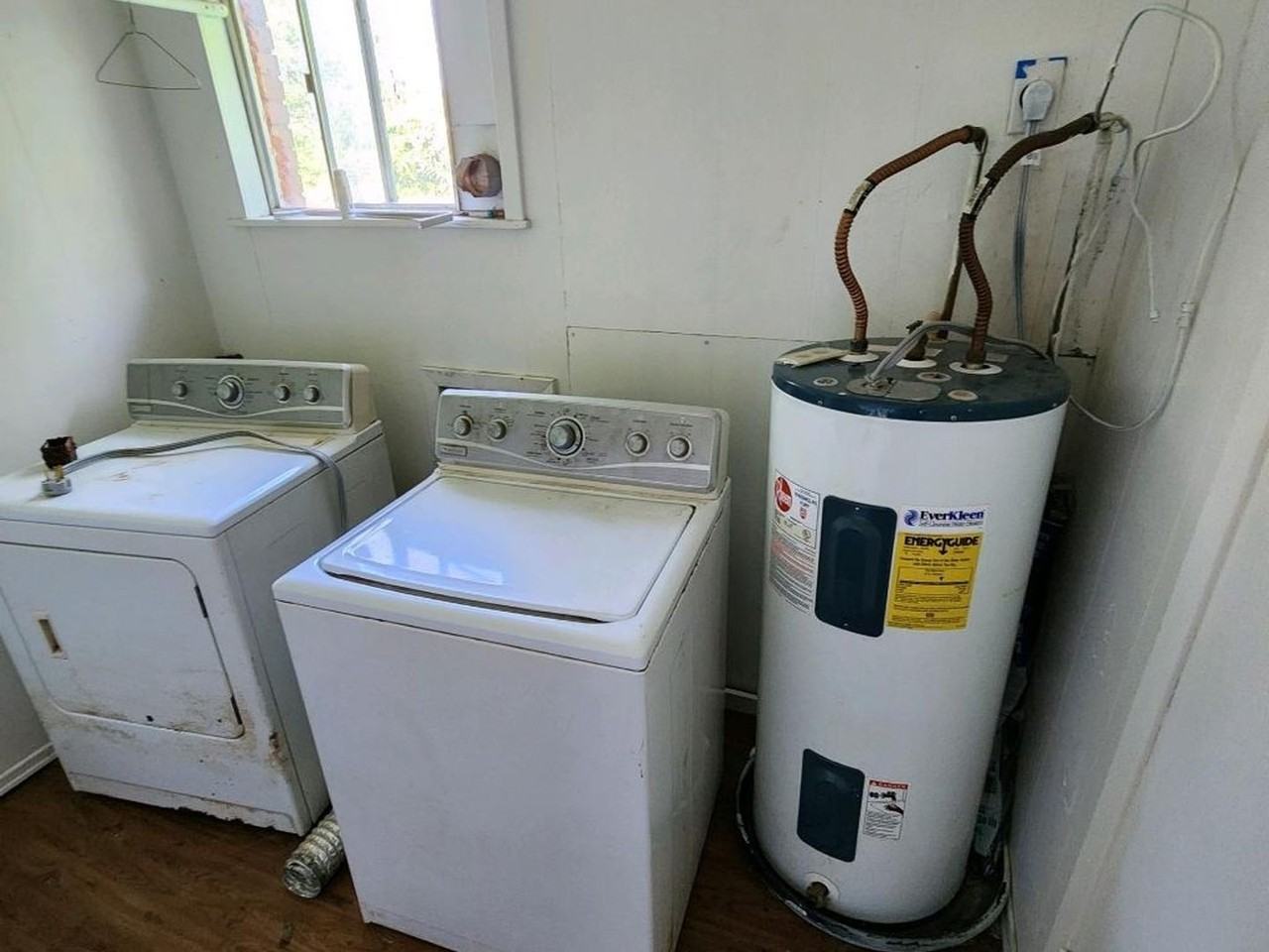 208 Southview Dr - Photo 2 of 18