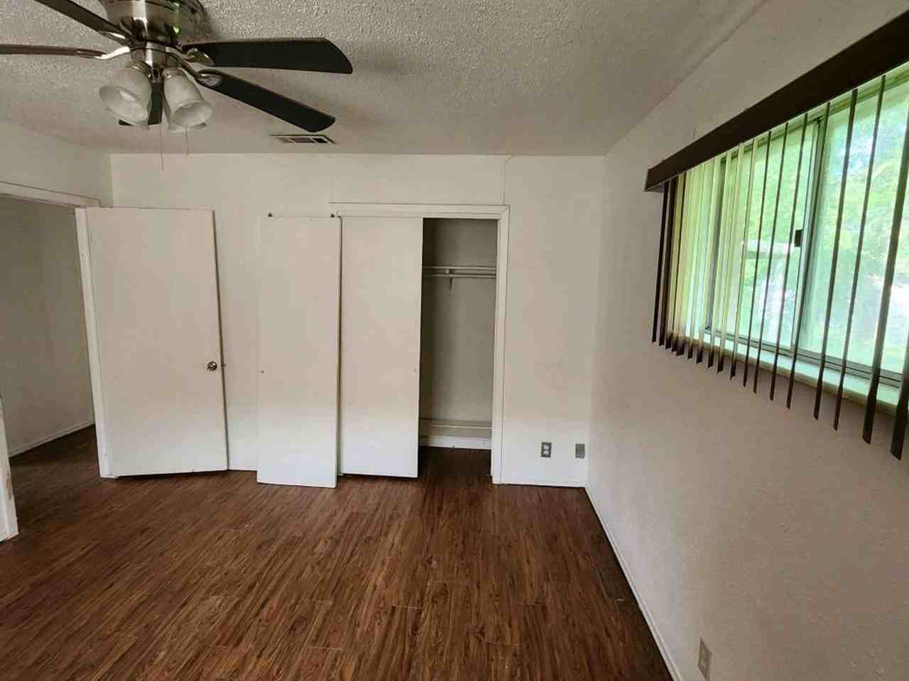 208 Southview Dr - Photo 6 of 18
