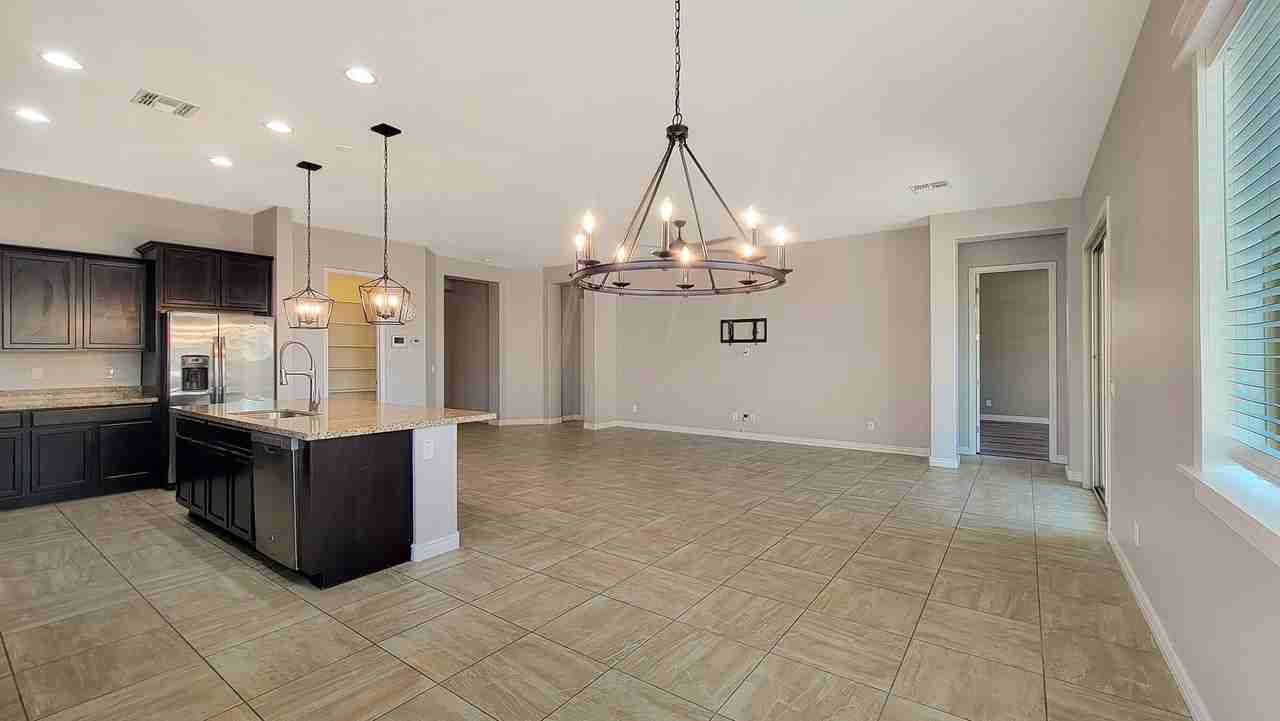 18617 W Williams St - Photo 7 of 39