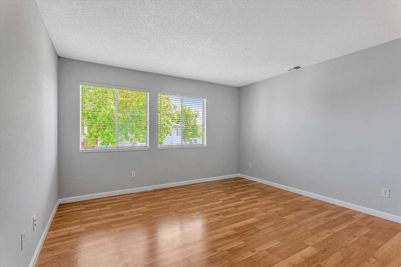 3145 Shofner Pl - Photo 6 of 37