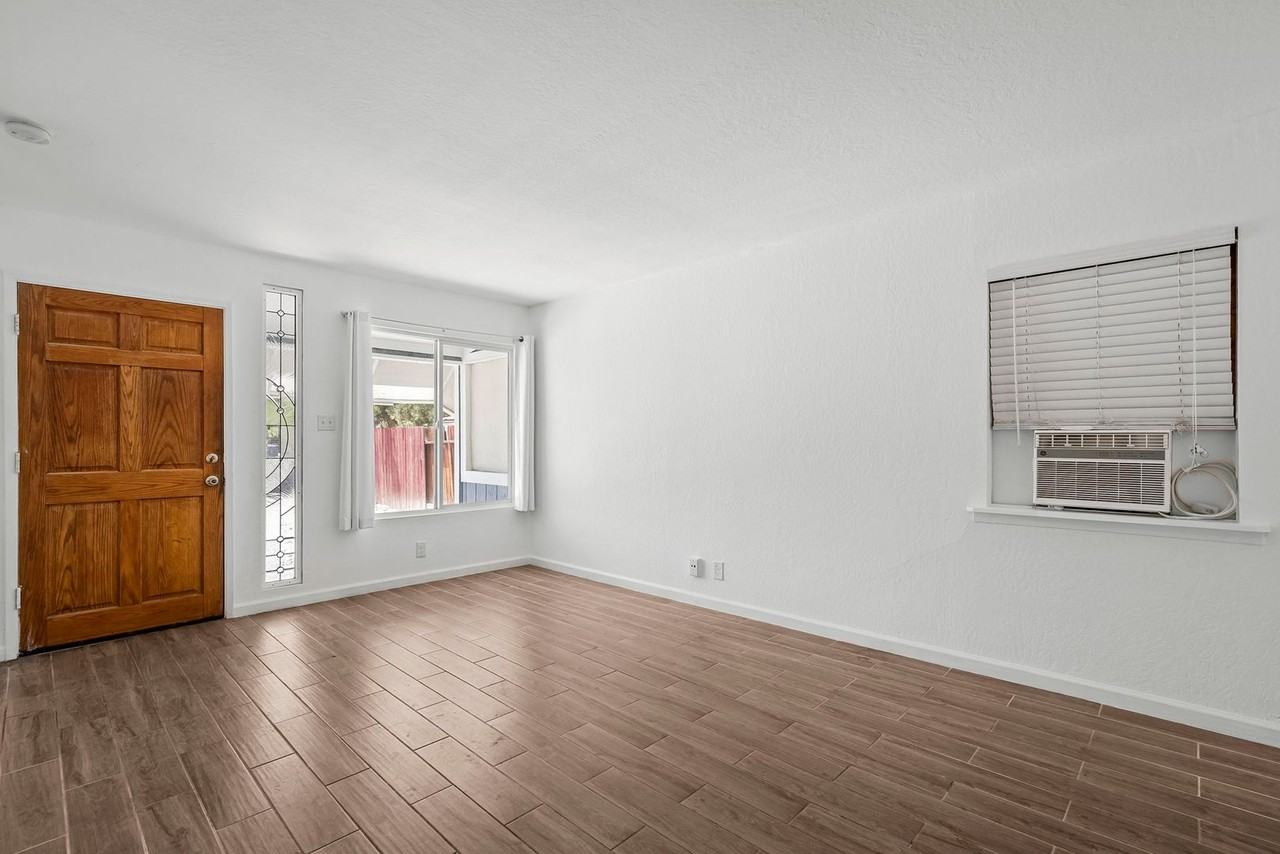 4010 Shinners Pl - Photo 3 of 15