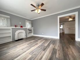 LB1813 - Photo 1 of 1