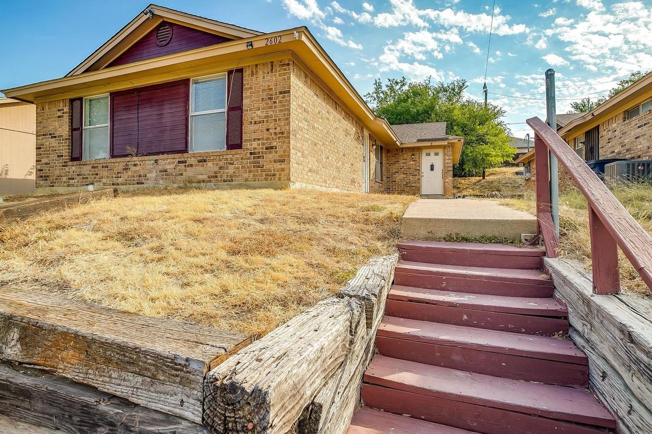 2602 NW 21st St. Duplex - Photo 3 of 16