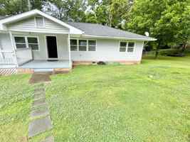 featured image of 4415 Oak St