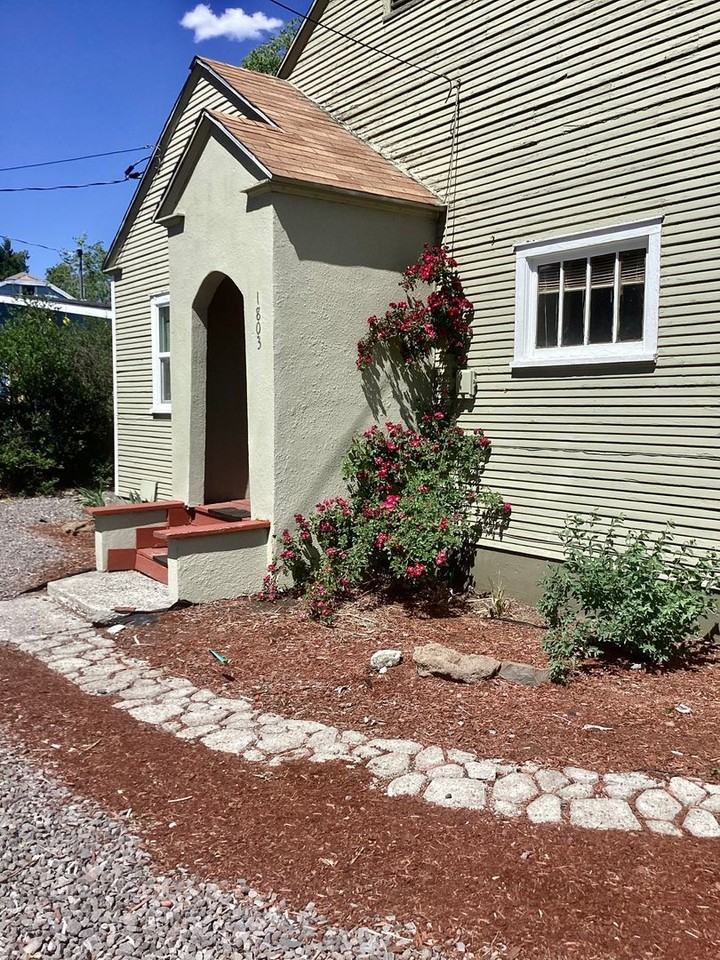 1803 Siskiyou St - Photo 2 of 23