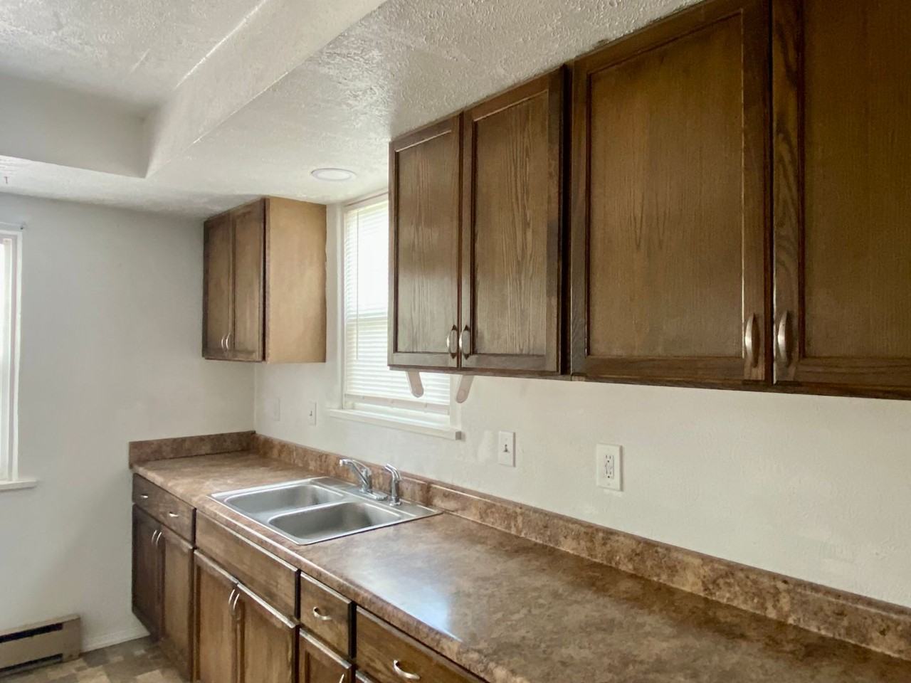 1803 Siskiyou St - Photo 7 of 23