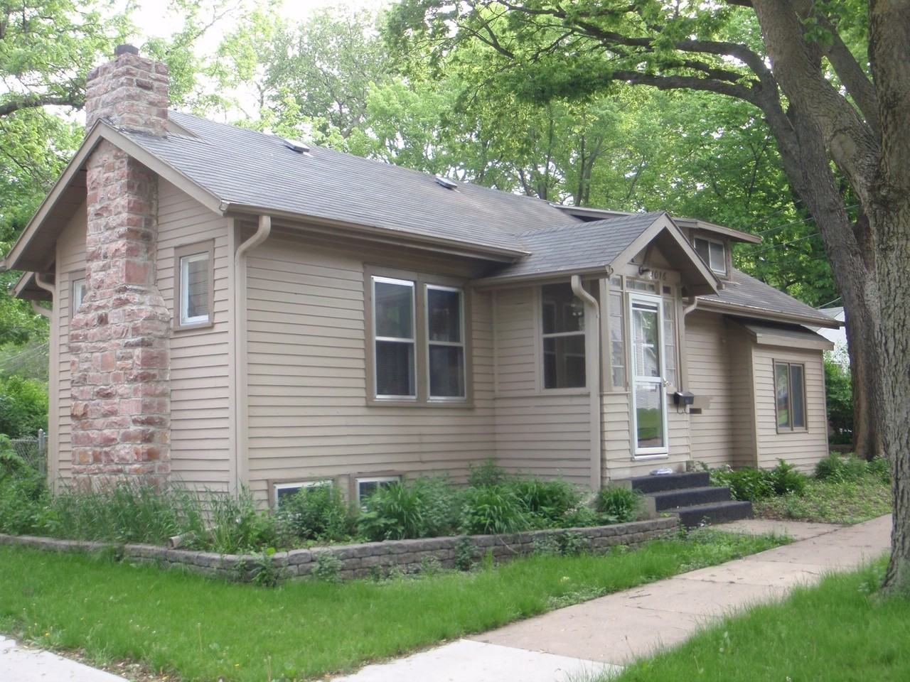 1016 W 27th St - Photo 3 of 20