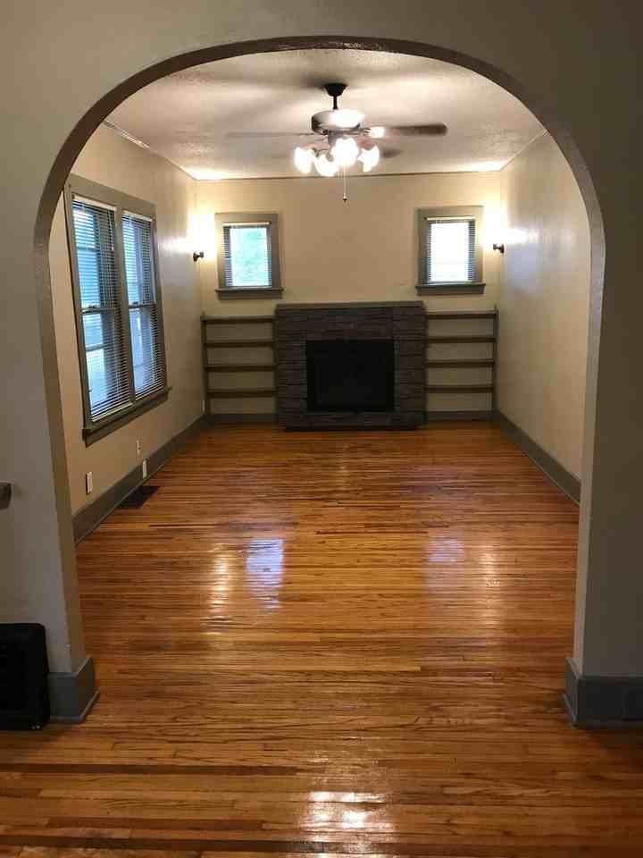 1016 W 27th St - Photo 4 of 20