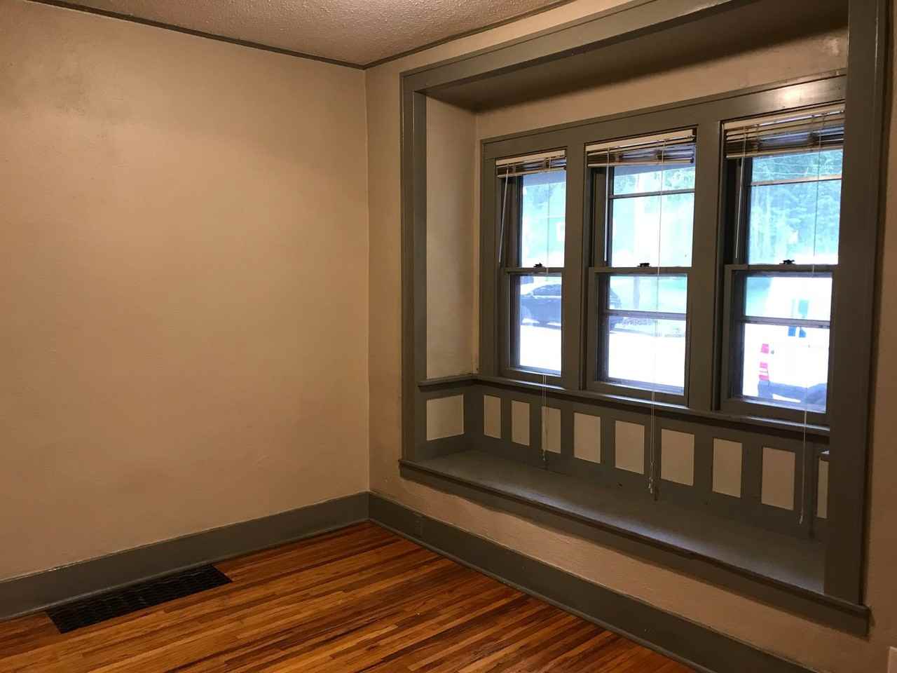 1016 W 27th St - Photo 6 of 20