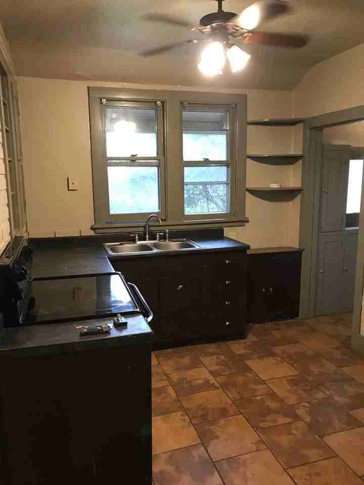 1016 W 27th St - Photo 7 of 20