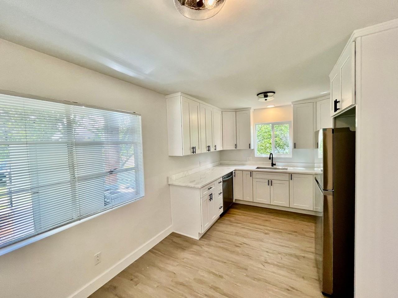 6117 S 120th St - Photo 4 of 18