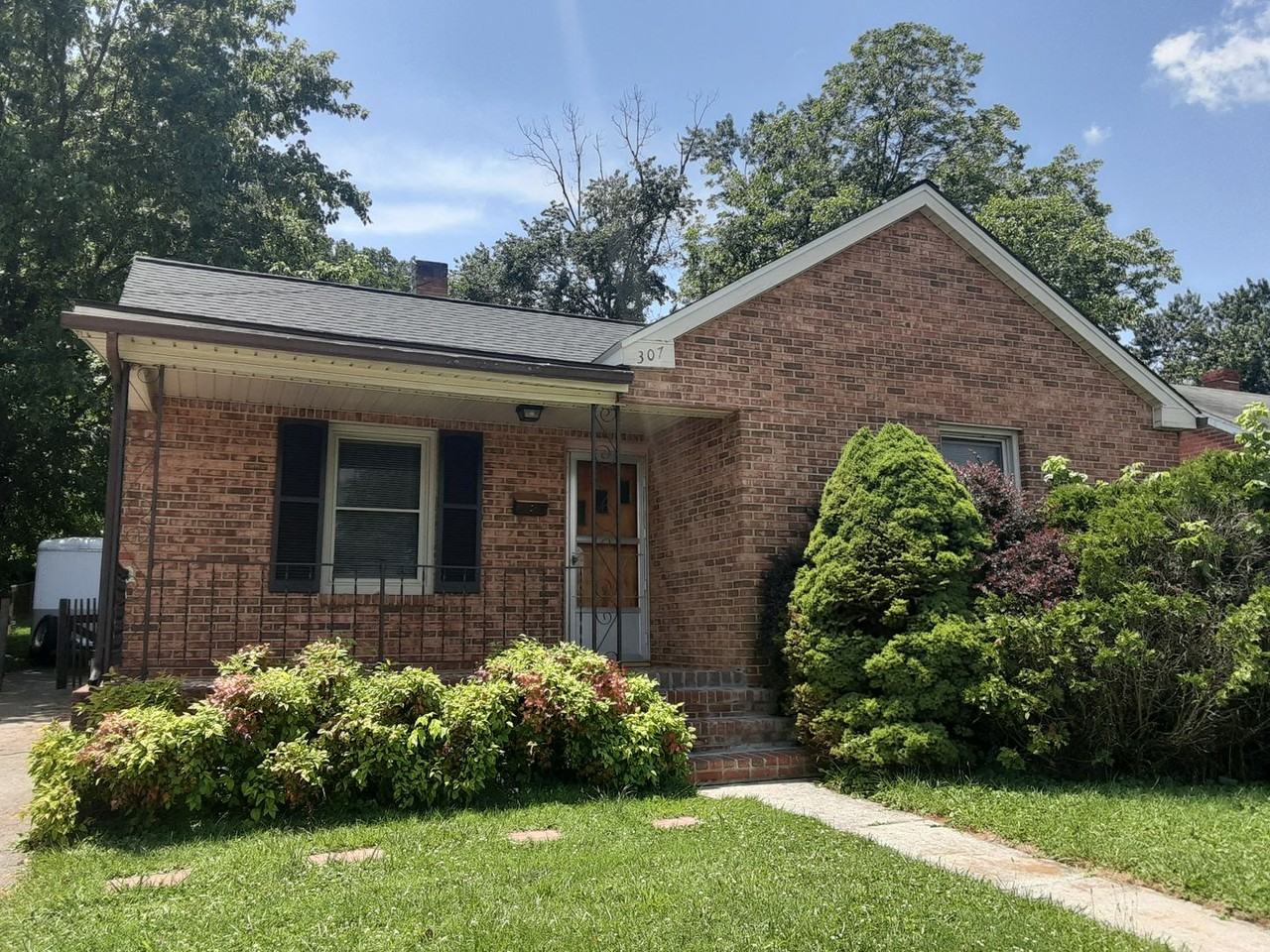 307 Clement St - Photo 2 of 14