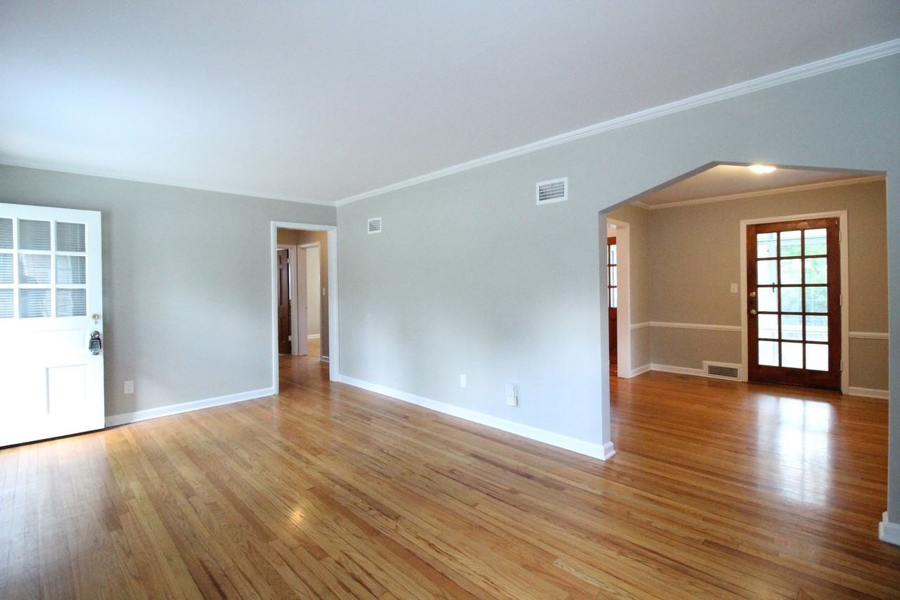 5212 Sherwood Dr - Photo 3 of 10