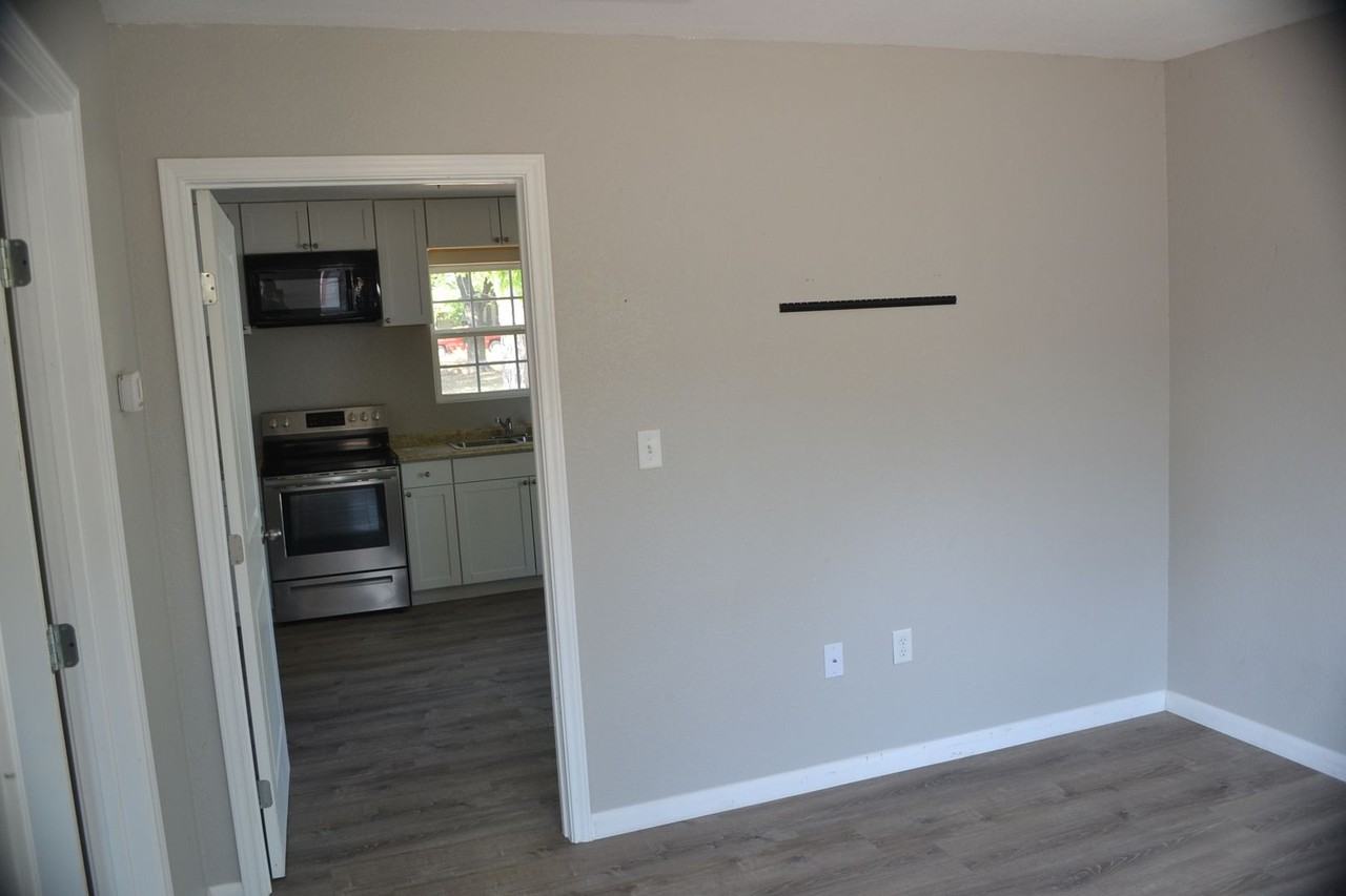 418 E Garrison Ave - Photo 4 of 14