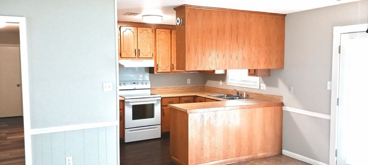 2038 Colonial Estates Rd - Photo 2 of 9