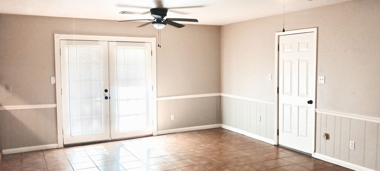 2038 Colonial Estates Rd - Photo 3 of 9