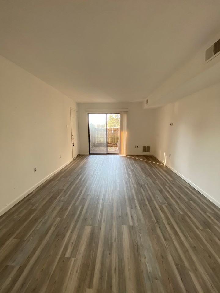 5 Lancaster Est - Photo 2 of 11