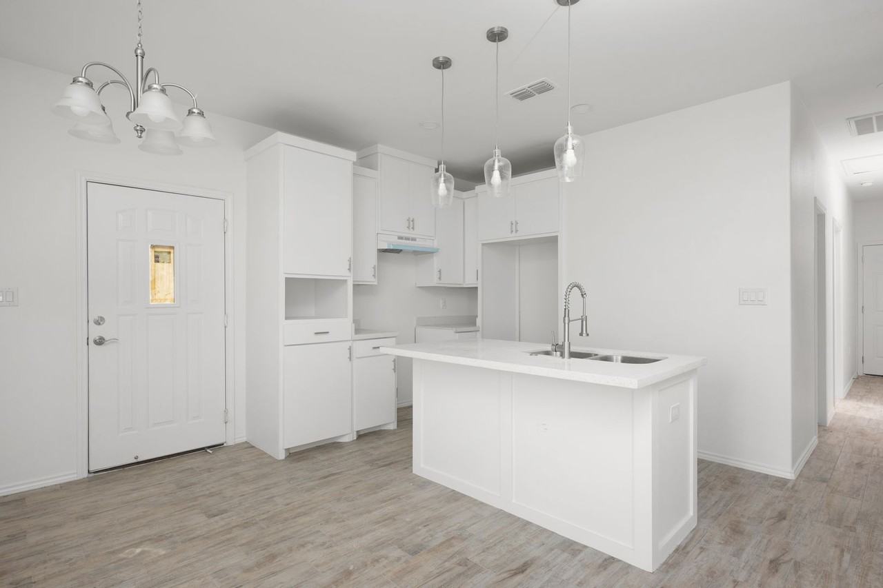 2328 S Valley Cir - Photo 3 of 21