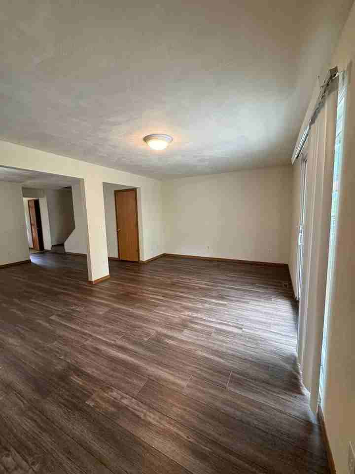 412 Harding St - Photo 2 of 18