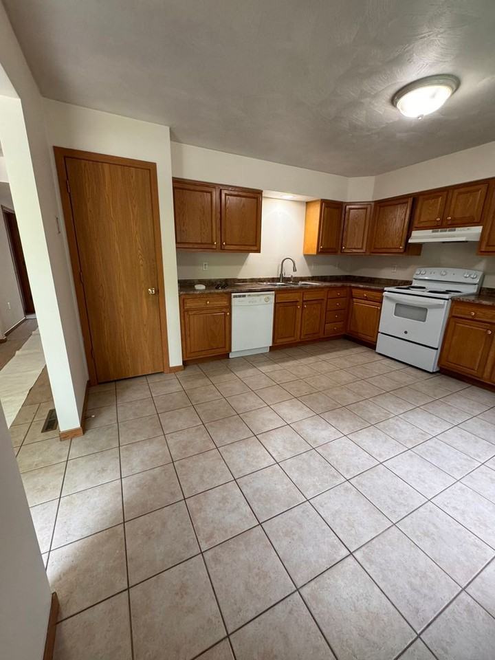 506 Harding St - Photo 4 of 16