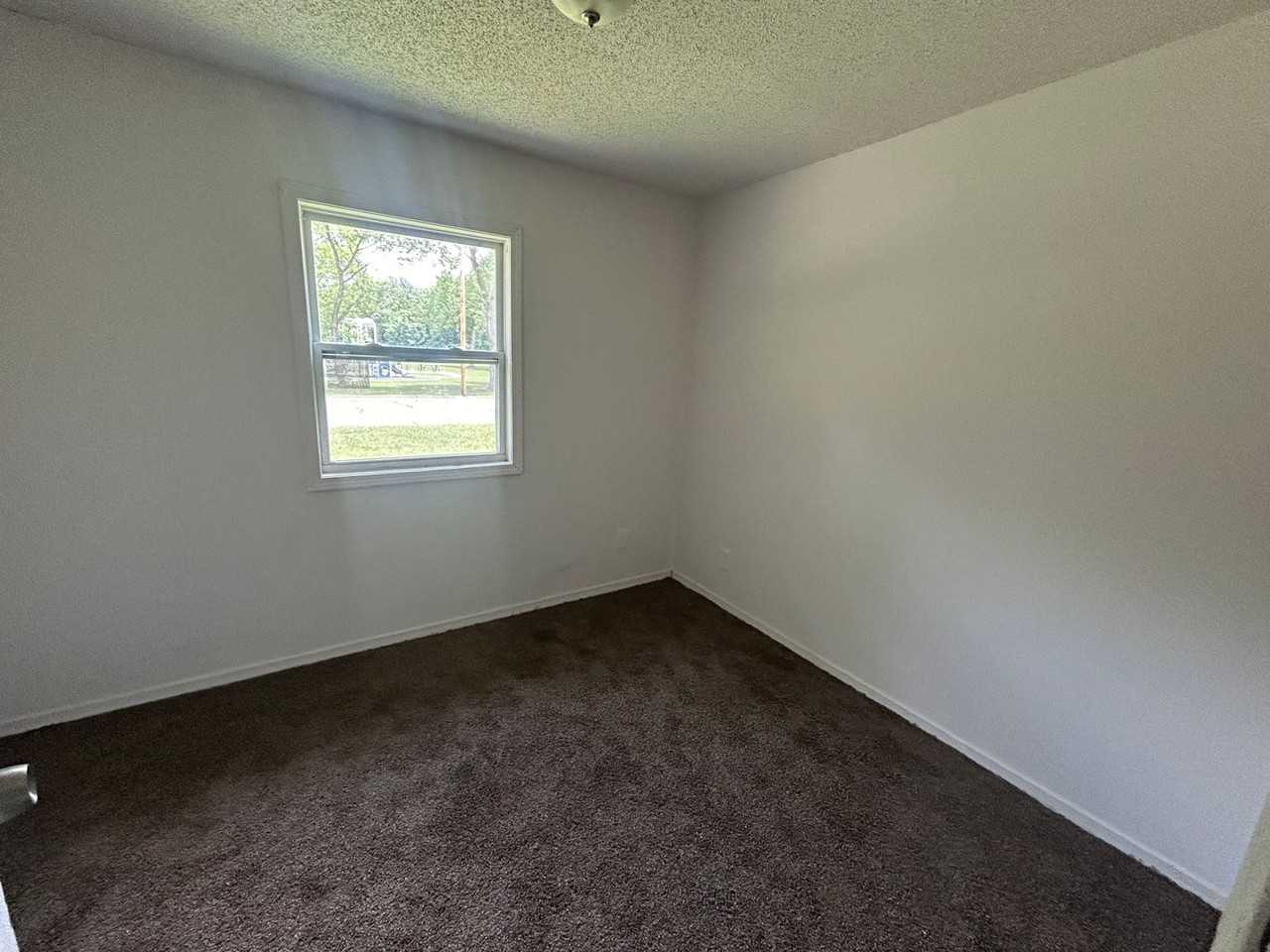 317 Se Arter Ave - Photo 4 of 10