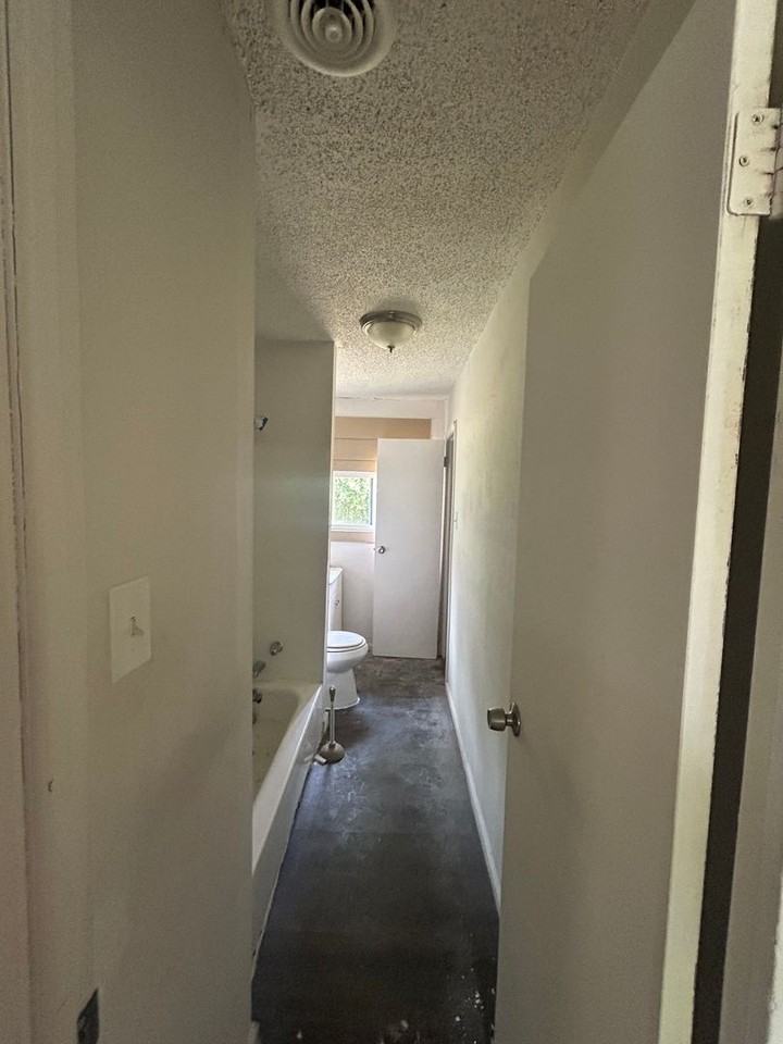 317 Se Arter Ave - Photo 5 of 10
