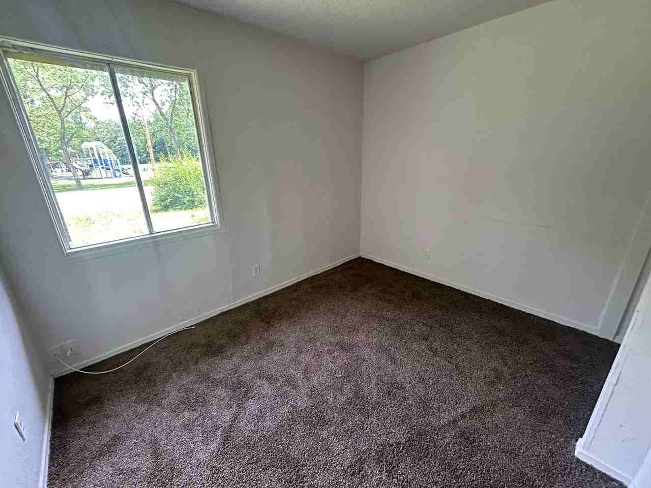 317 Se Arter Ave - Photo 6 of 10