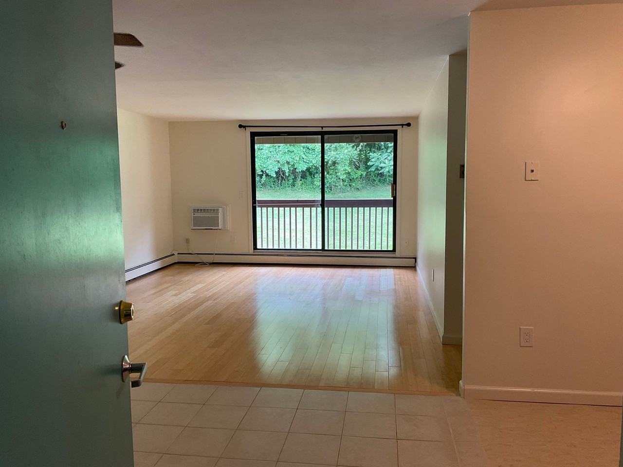 2221 Cromwell Hills Dr - Photo 2 of 14