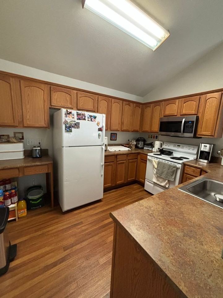 560 River View Dr #708 - Photo 4 of 12