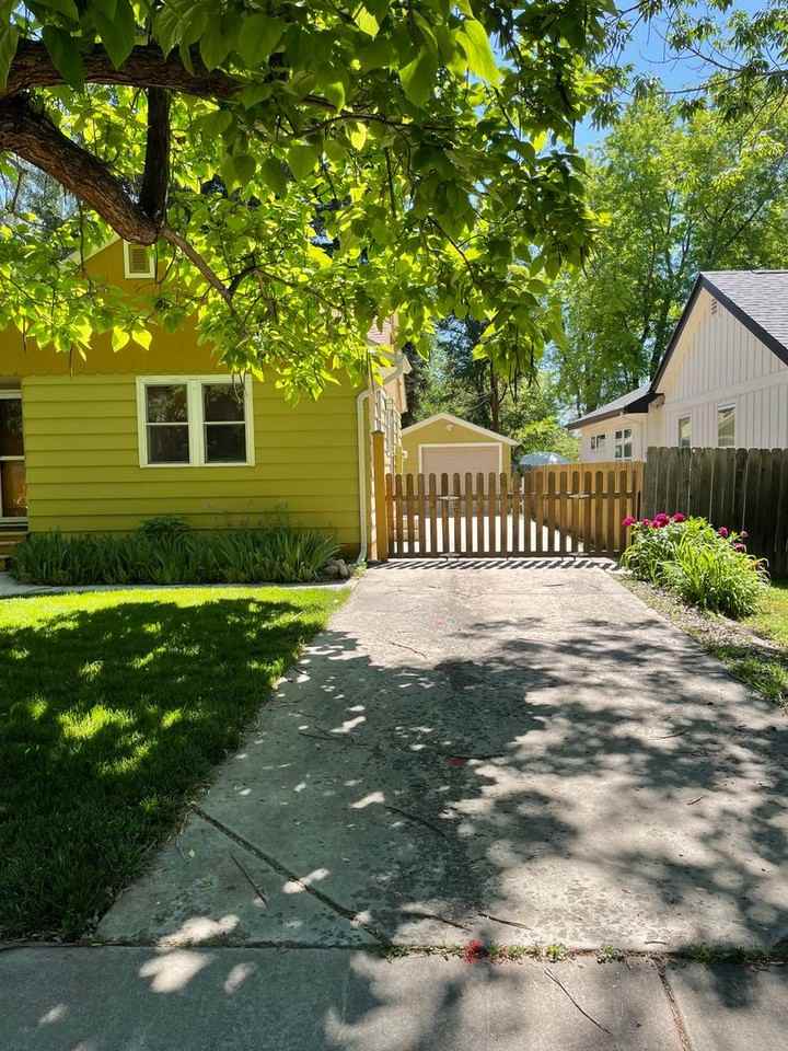 144 N Bryan Ave - Photo 2 of 30
