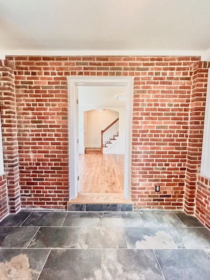 718 N Nelson St - Photo 3 of 37