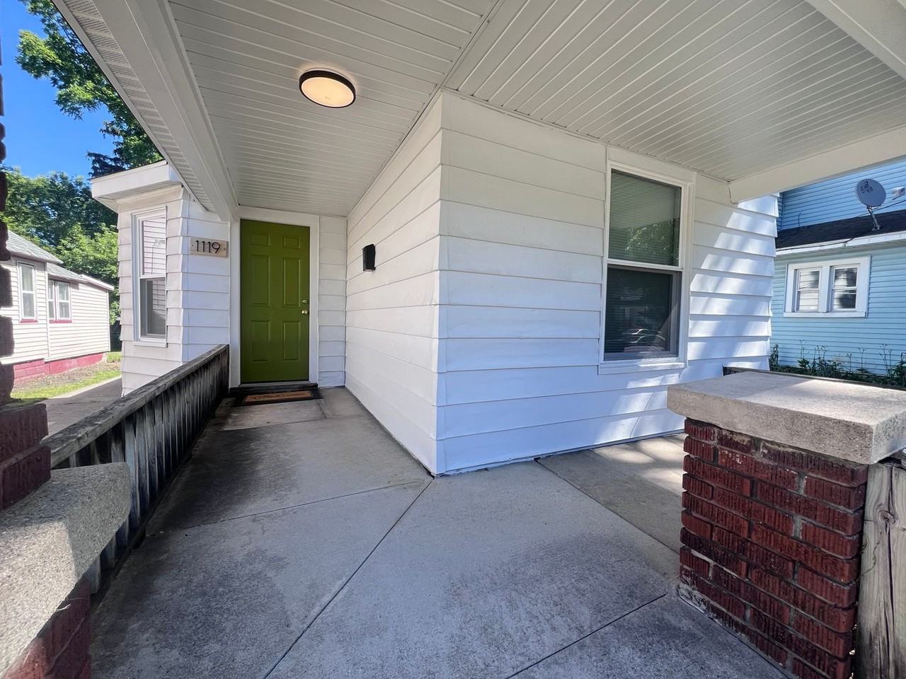 1119 Logan St Se - Photo 2 of 22