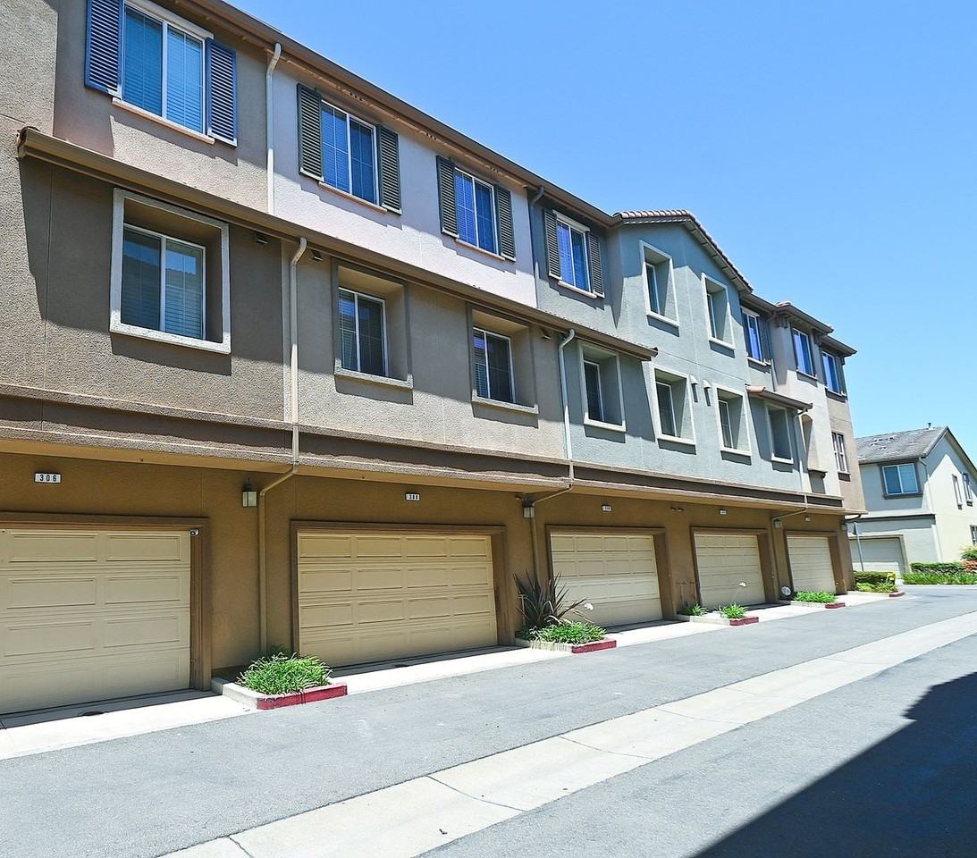 308 Williams Way - Photo 2 of 26