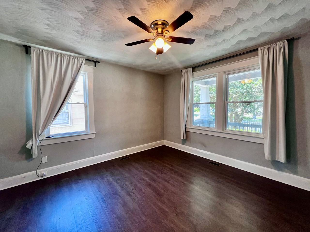 3436 Chesapeake Blvd - Photo 6 of 32