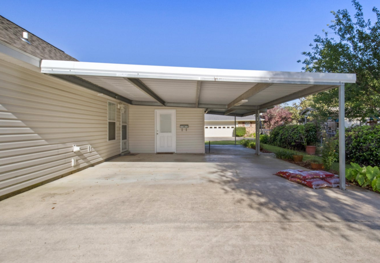 215 Hector Connoly Rd - Photo 2 of 8