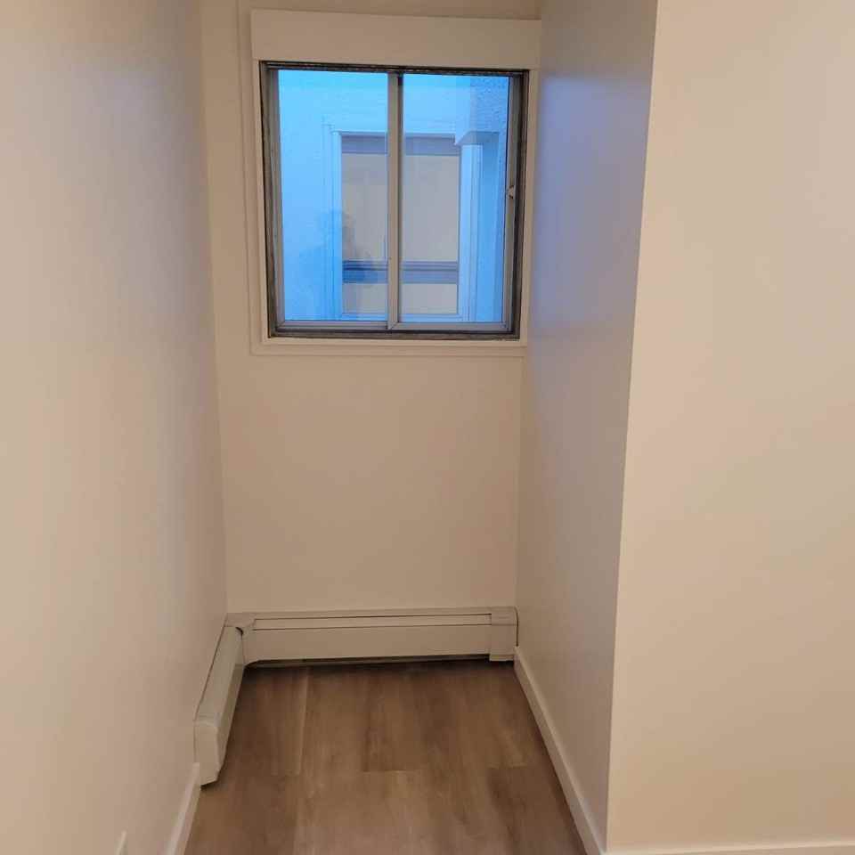 485 218-485 1st Ave W #218 - Photo 3 of 20