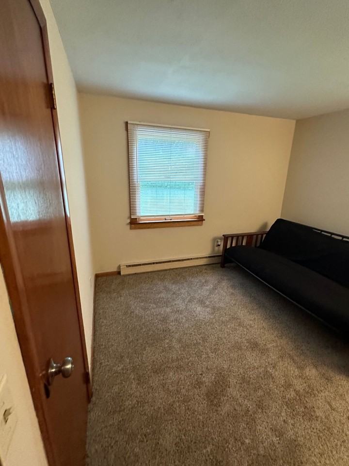 9 Applewood Ln #1 - Photo 4 of 11