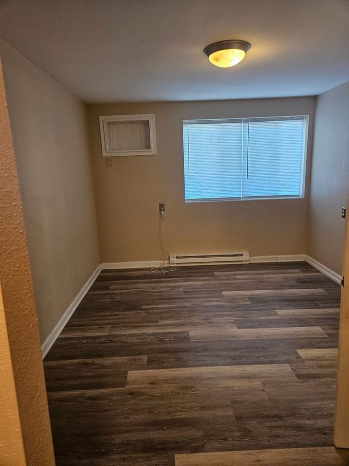 ASHBURN COURT APARTMENTS - Photo 2 of 24