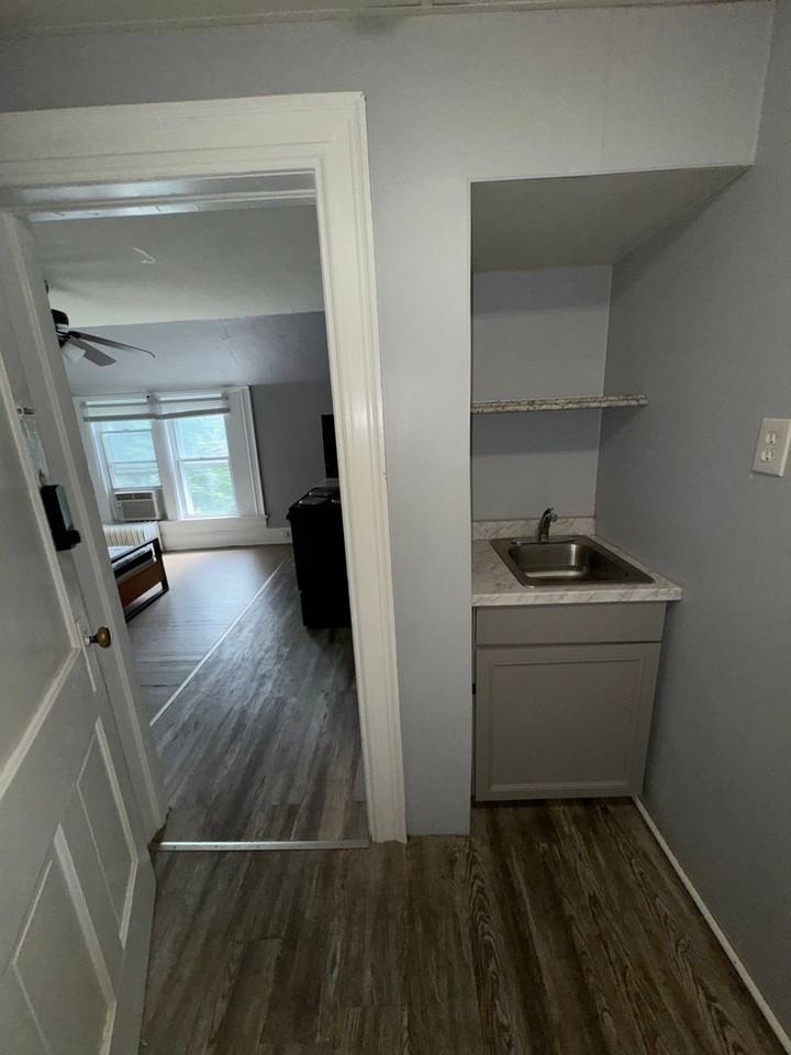 640 Jefferson Ave Apt 3e #3E - Photo 5 of 10