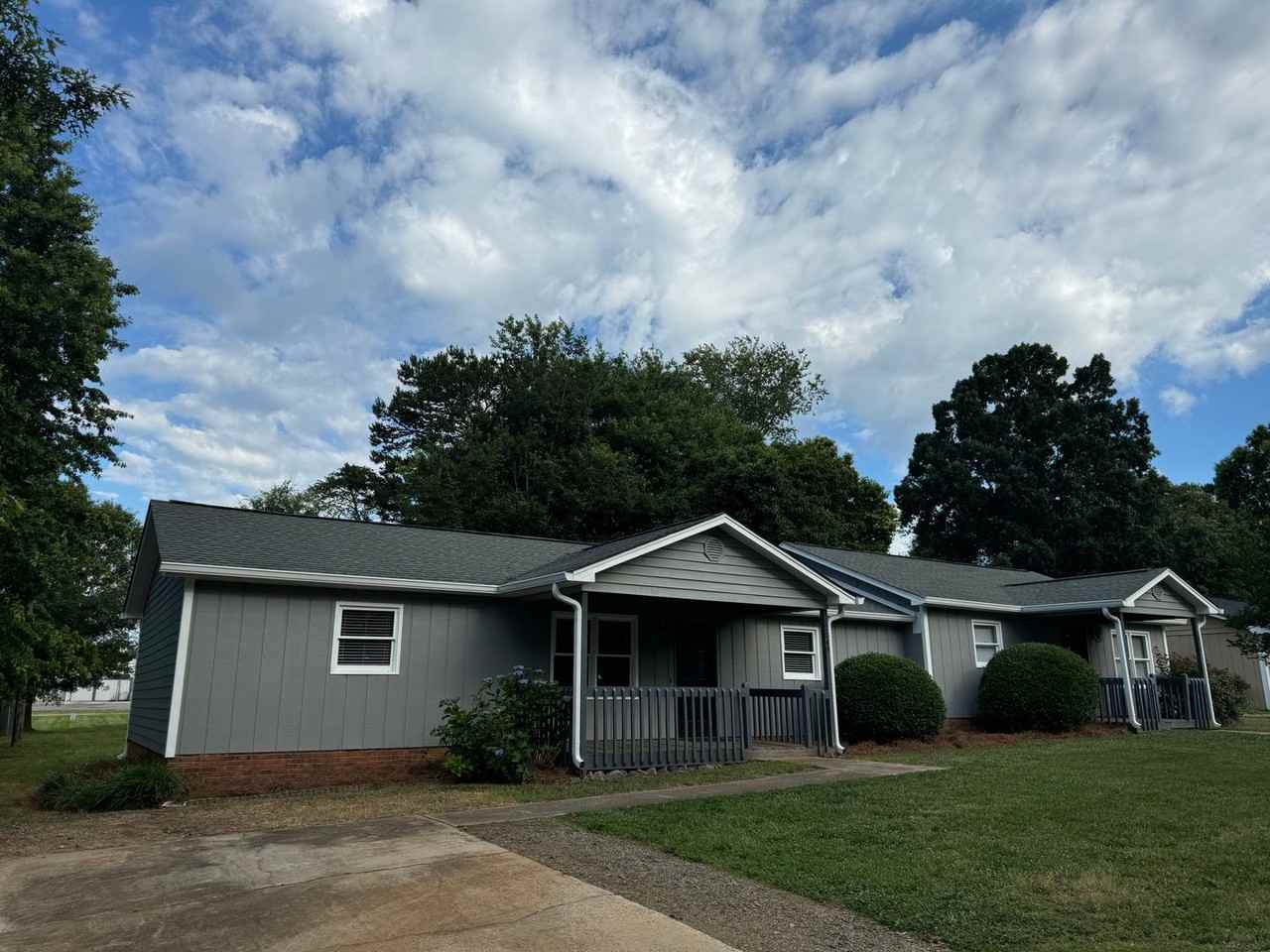 2049 Rock Springs Cir - Photo 2 of 26