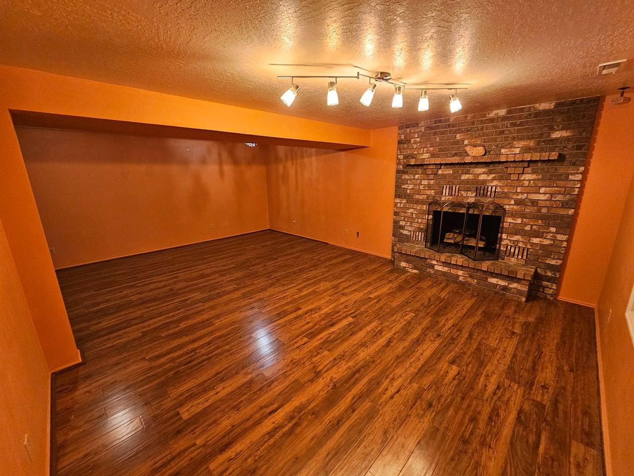 2040 W 546 S - Photo 4 of 16