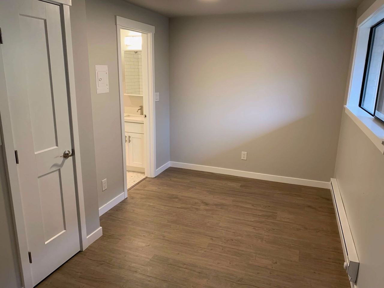 Bonneville Apartments - Photo 6 of 24