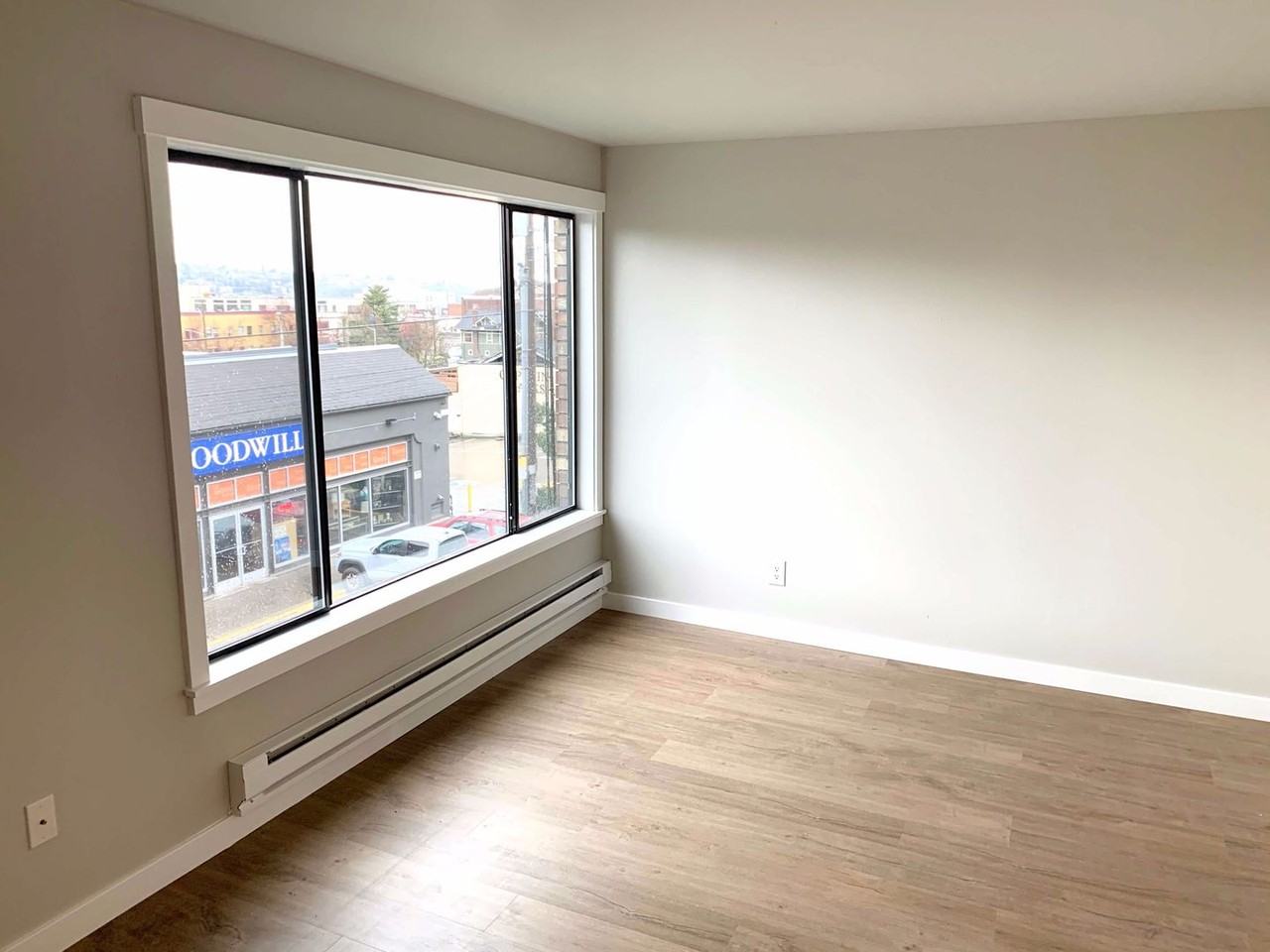 Bonneville Apartments - Photo 7 of 24