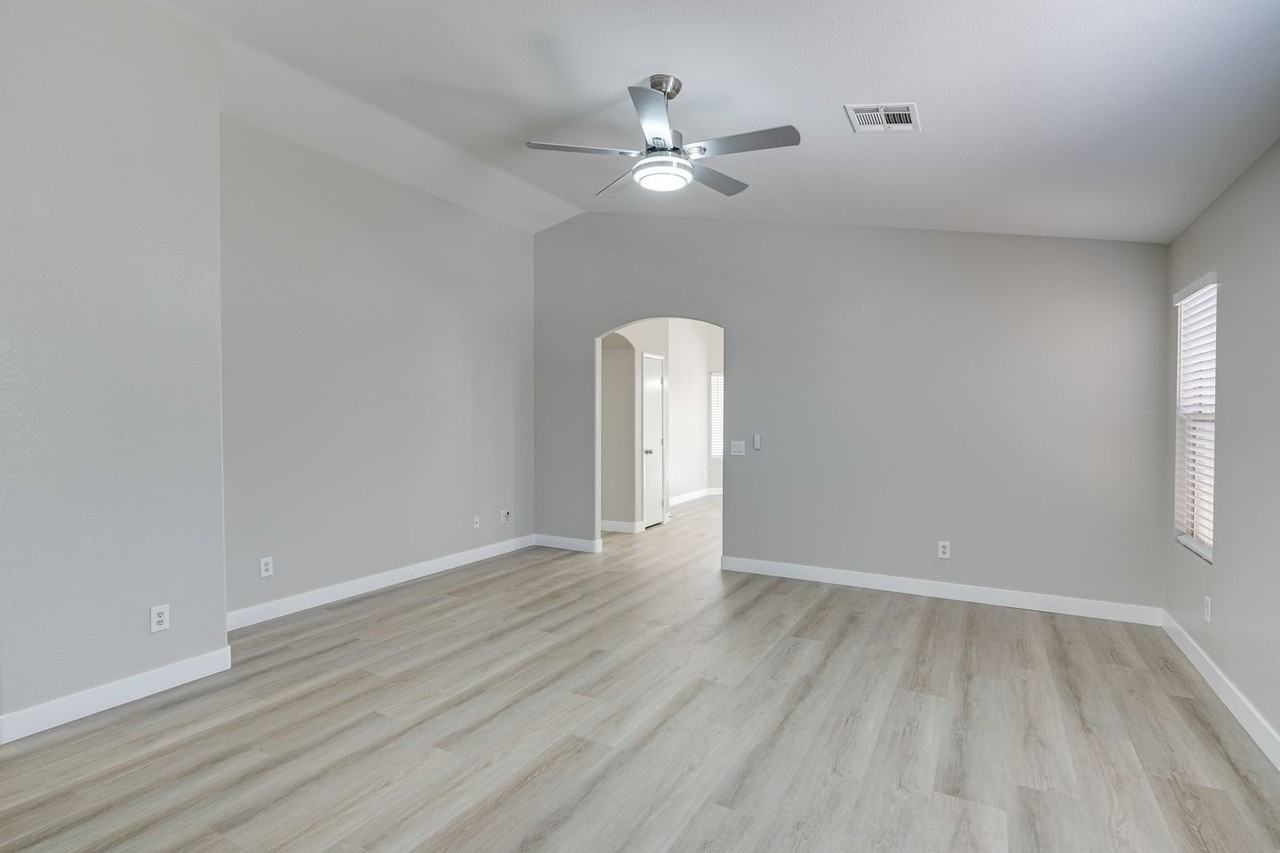 11051 Cresco Ct - Photo 6 of 33