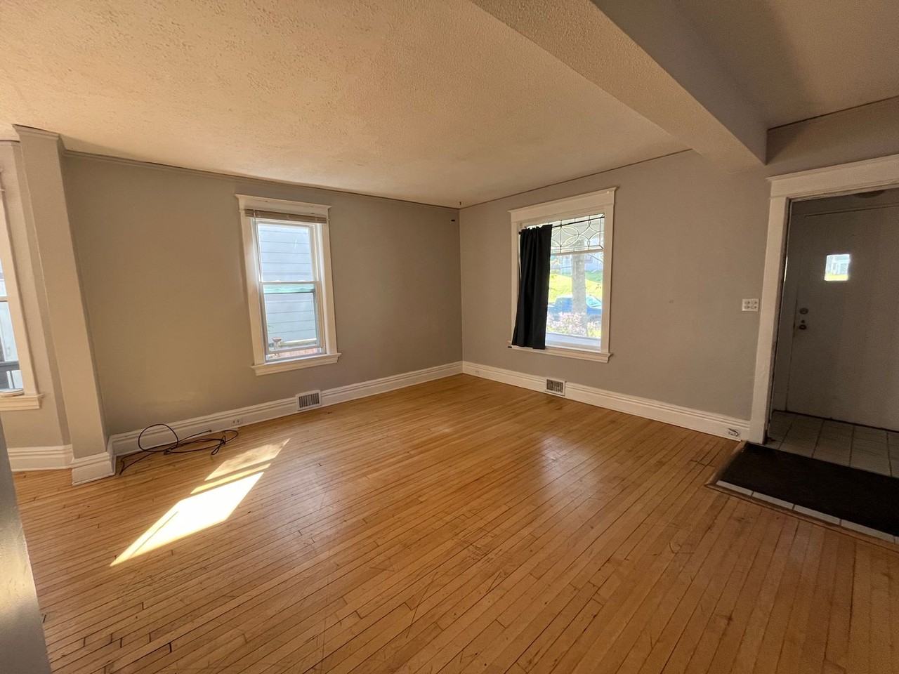 2114 E 4th St - Photo 6 of 19